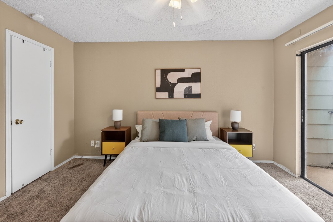 District West · Unit 512 2/1