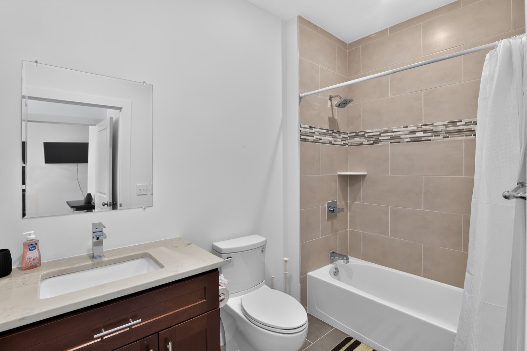 Fairmount Square 1528- 1F · Unit 1/1