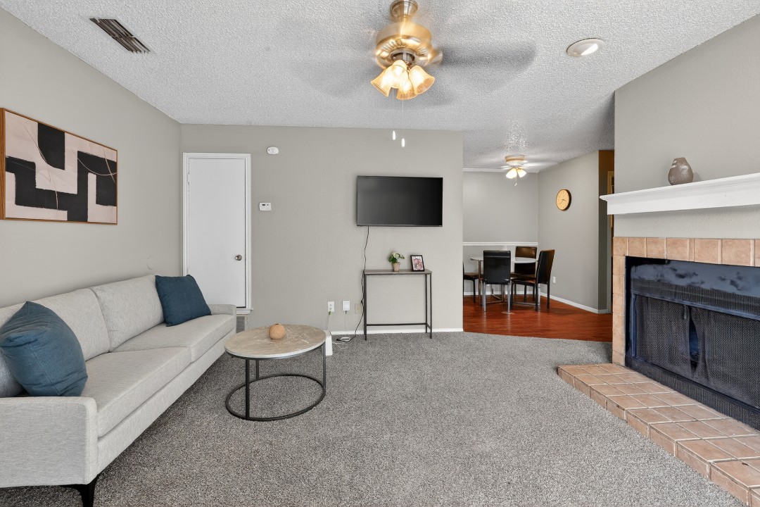 District West · Unit 14 2/2