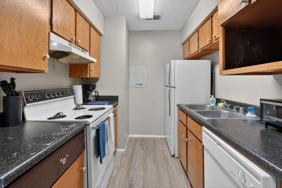 District West · Unit 138 2/2