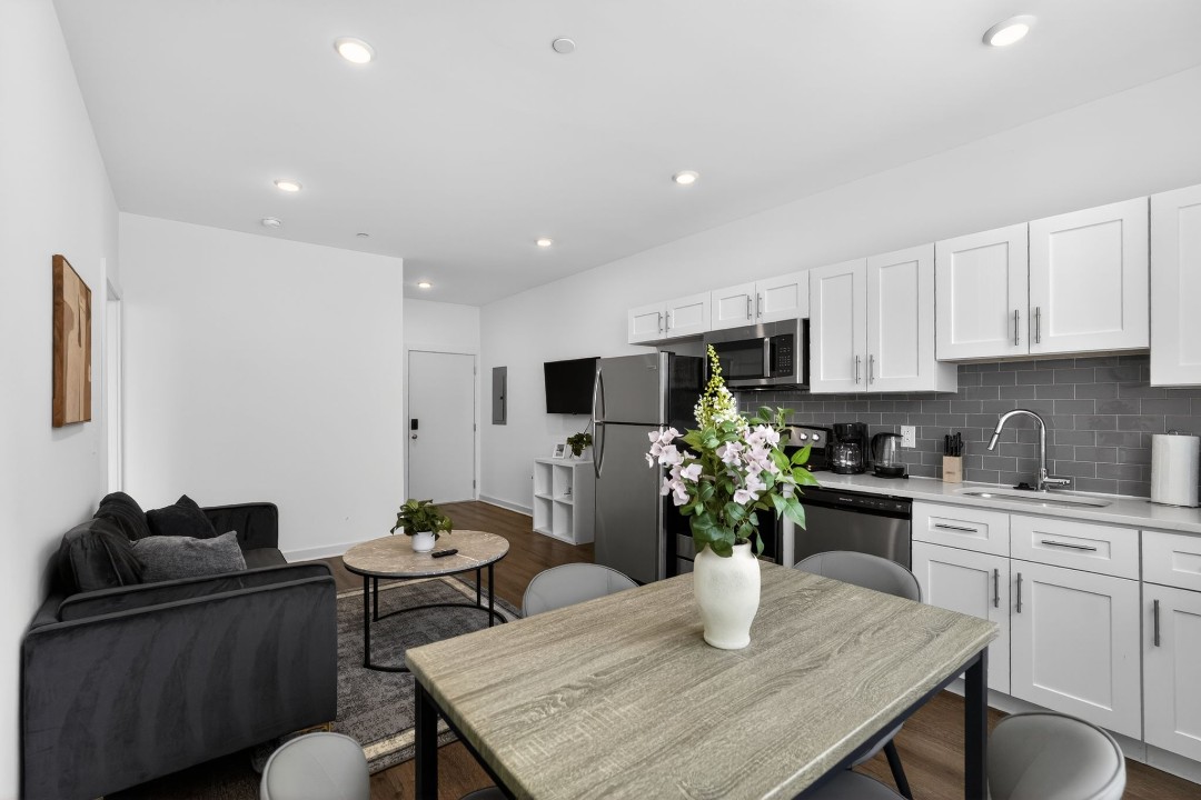Fairmount Square 1532-1F · Unit 1/1