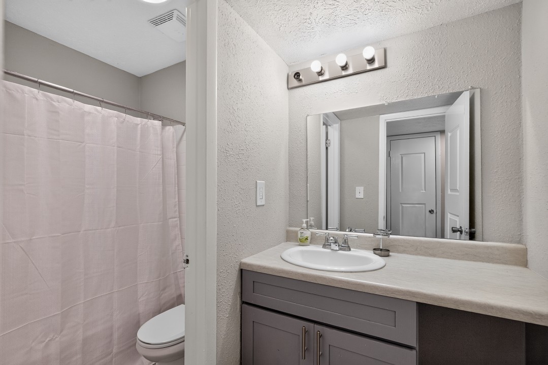 Aspen Woods R-08 · Unit 2/2