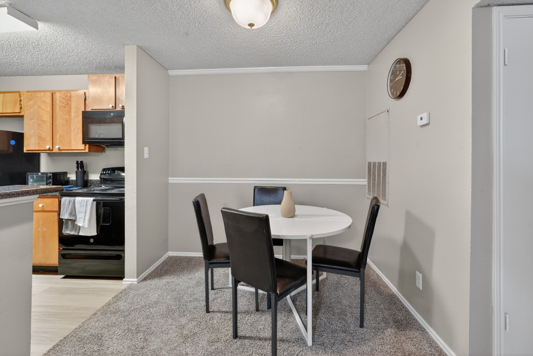 District West · Unit 712 2/2