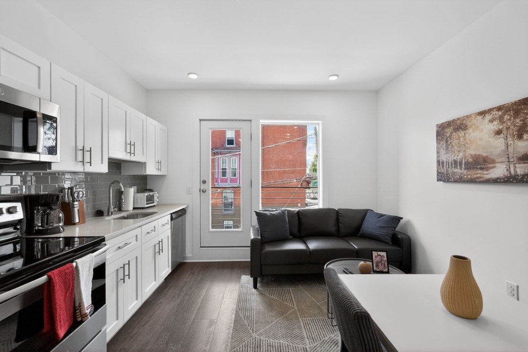 Fairmount Square 1532-2F · Unit 1/1
