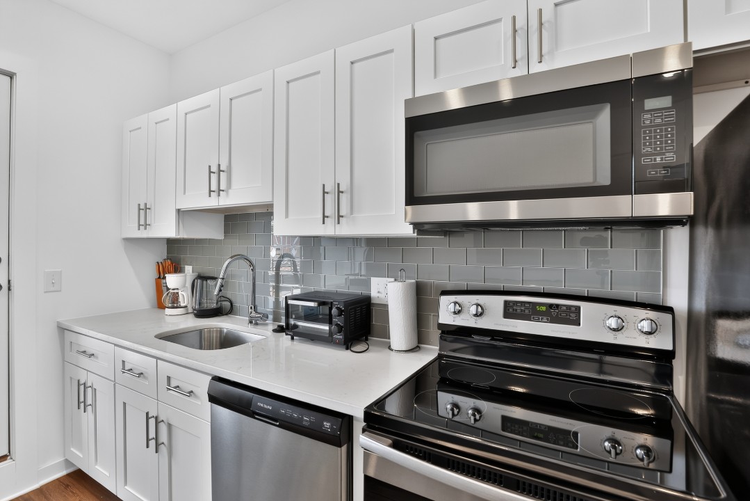 Fairmount Square 1532-3J · Unit 1/1