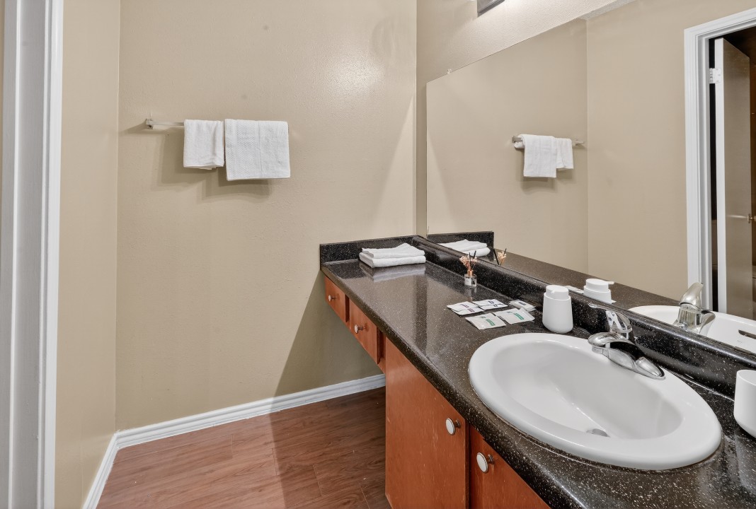 District West · Unit 510 2/1