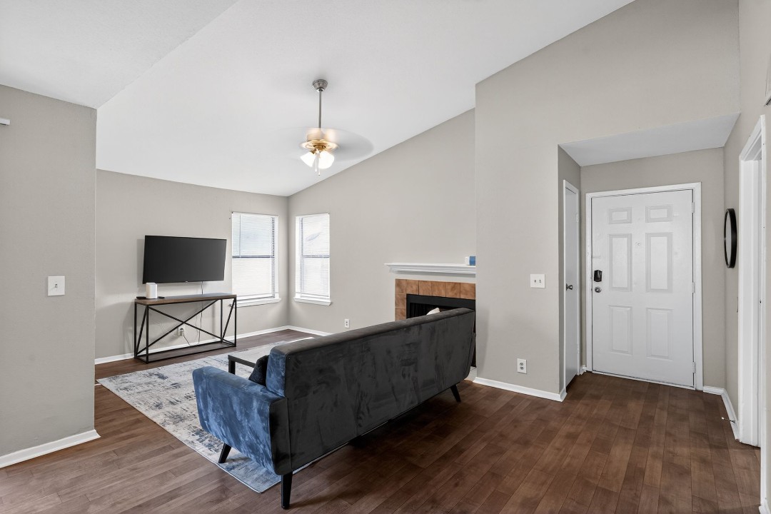 2 Bedrooms · Signature layout