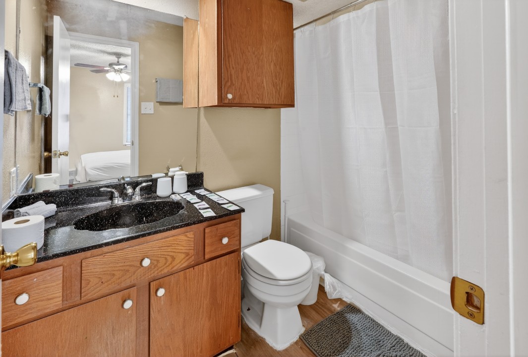 District West · Unit 4 2/2