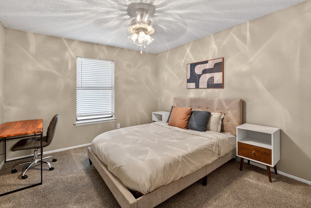 District West · Unit 228 2/2