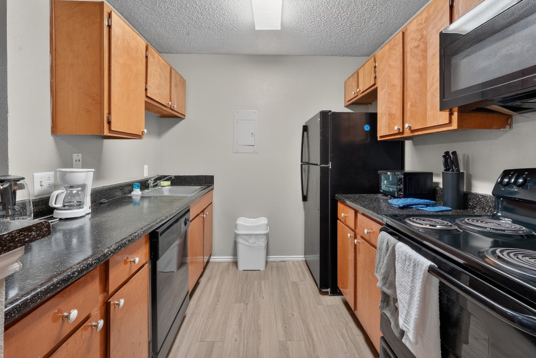 District West · Unit 712 2/2