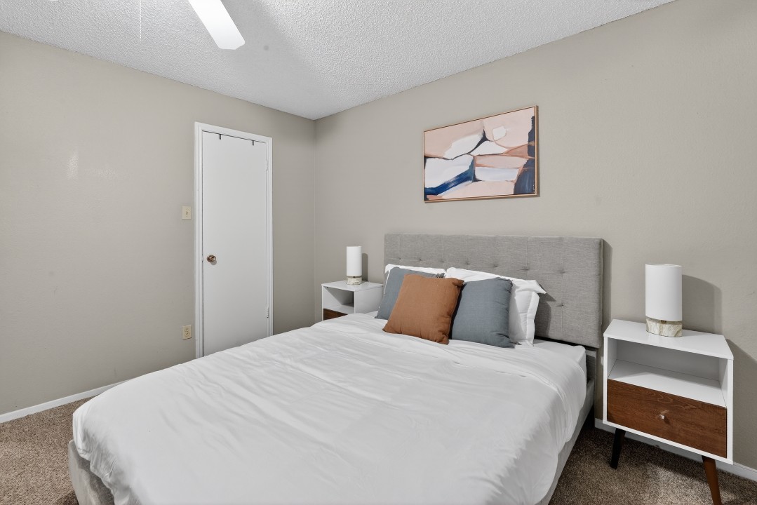 District West · Unit 10 2/2