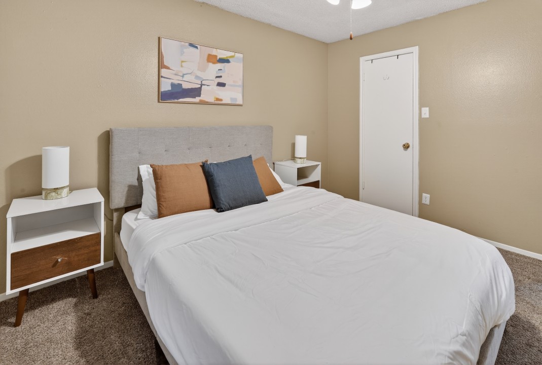 District West · Unit 4 2/2