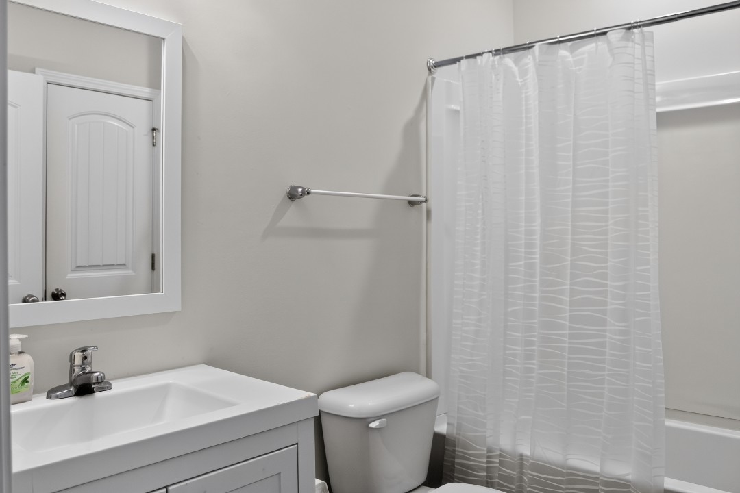 Hickory Grove · Unit 904 2/2