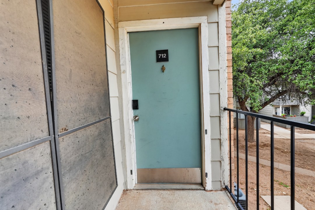 District West · Unit 712 2/2