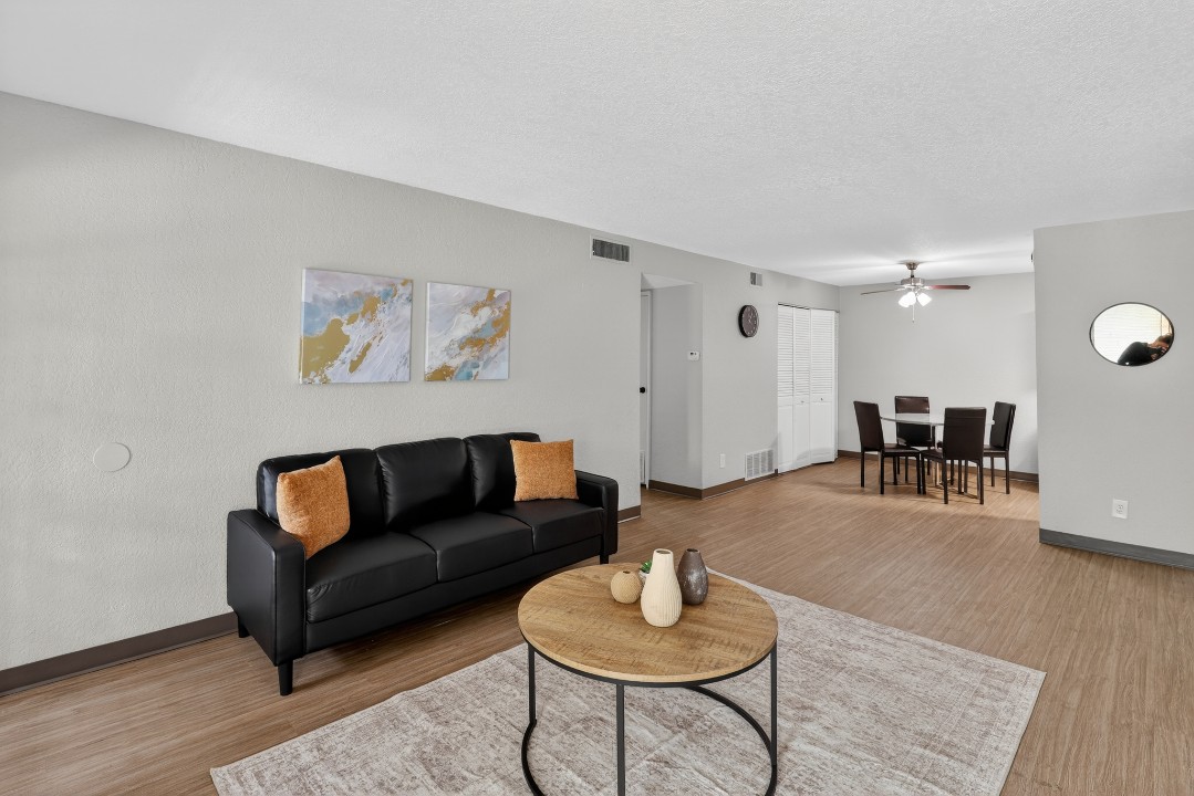Hillcrest 8318E · Unit 2/1