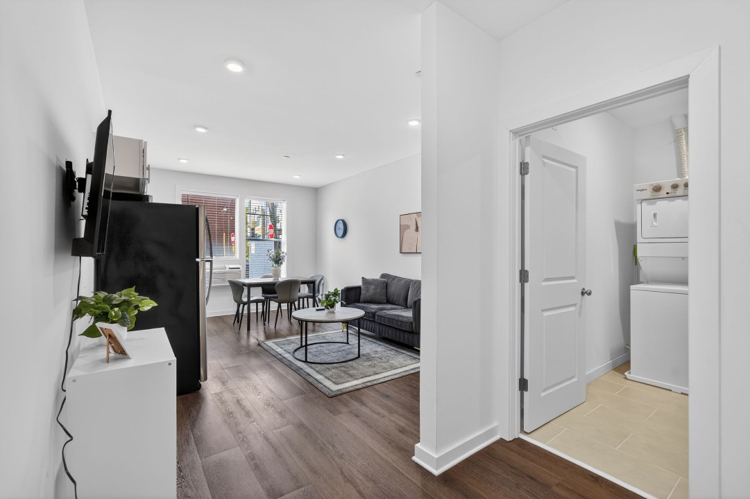 Fairmount Square 1532-1F · Unit 1/1