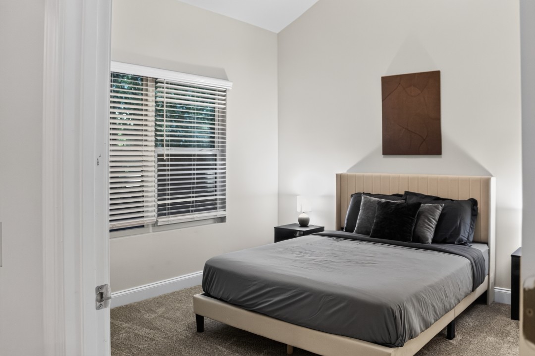 Hickory Grove · Unit 904 2/2