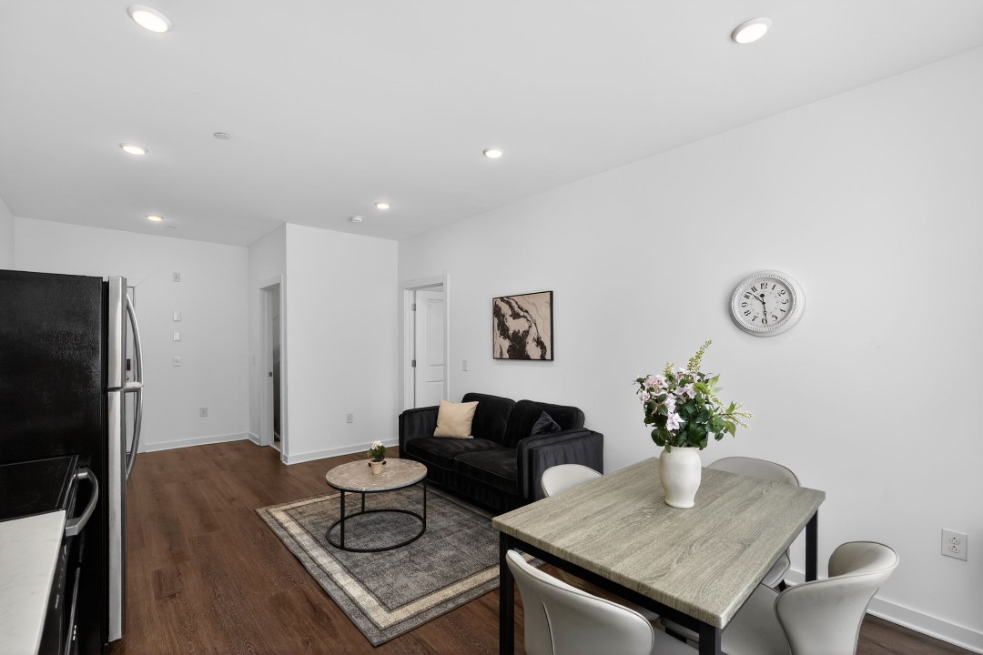 Fairmount Square 1532 - 1E · Unit 1/1