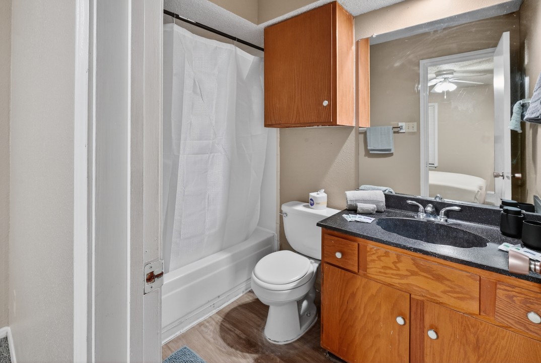 District West · Unit 138 2/2