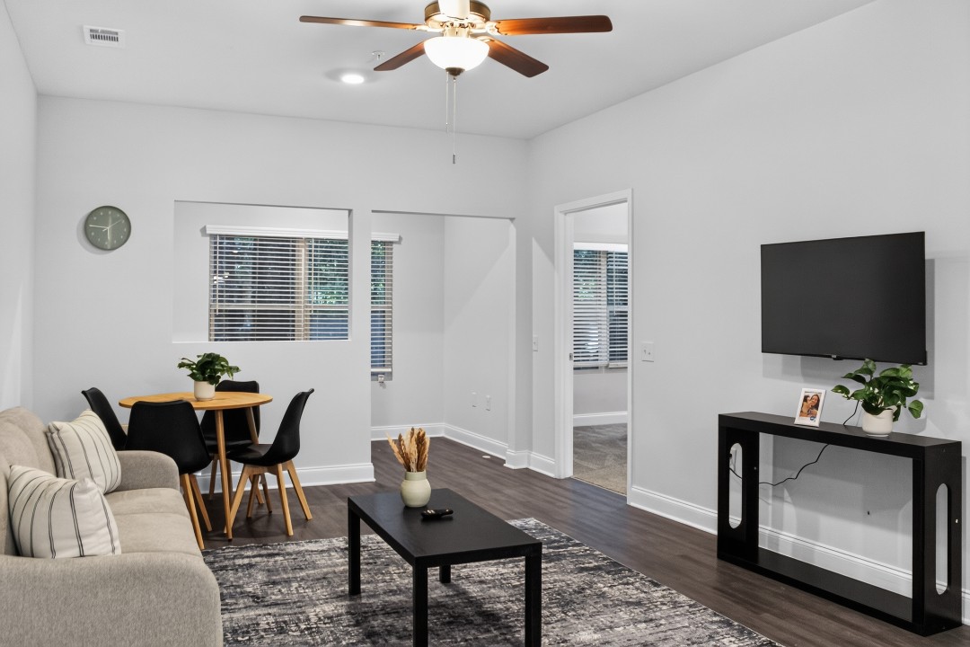Hickory Grove · Unit 904 2/2