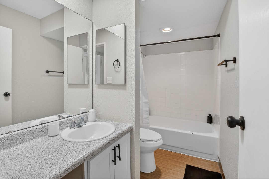 Hillcrest 5505D · Unit 2/1