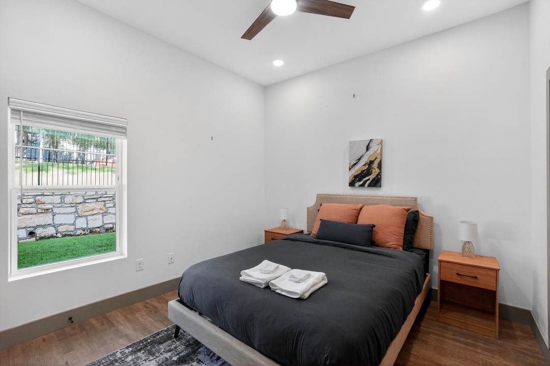 2 Bedrooms · Signature layout