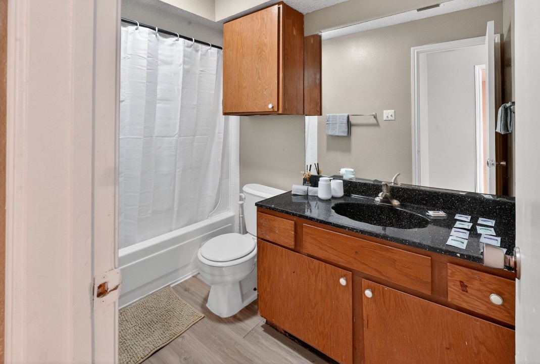 District West · Unit 4 2/2
