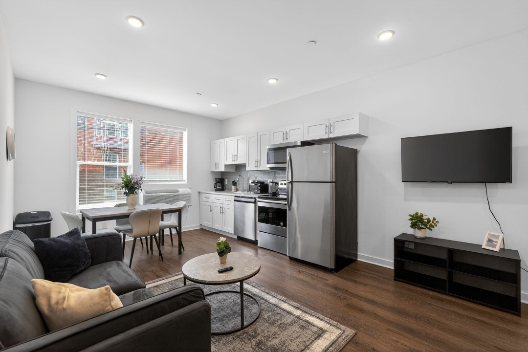 Fairmount Square 1532 - 1E · Unit 1/1