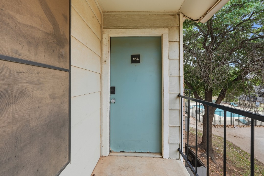District West · Unit 154 2/2