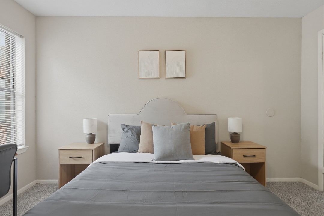 Creekstone · Unit 323 2/2