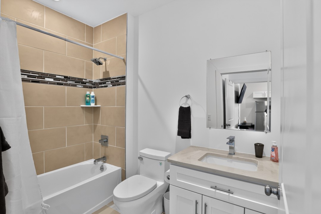 Fairmount Square 1532-3J · Unit 1/1
