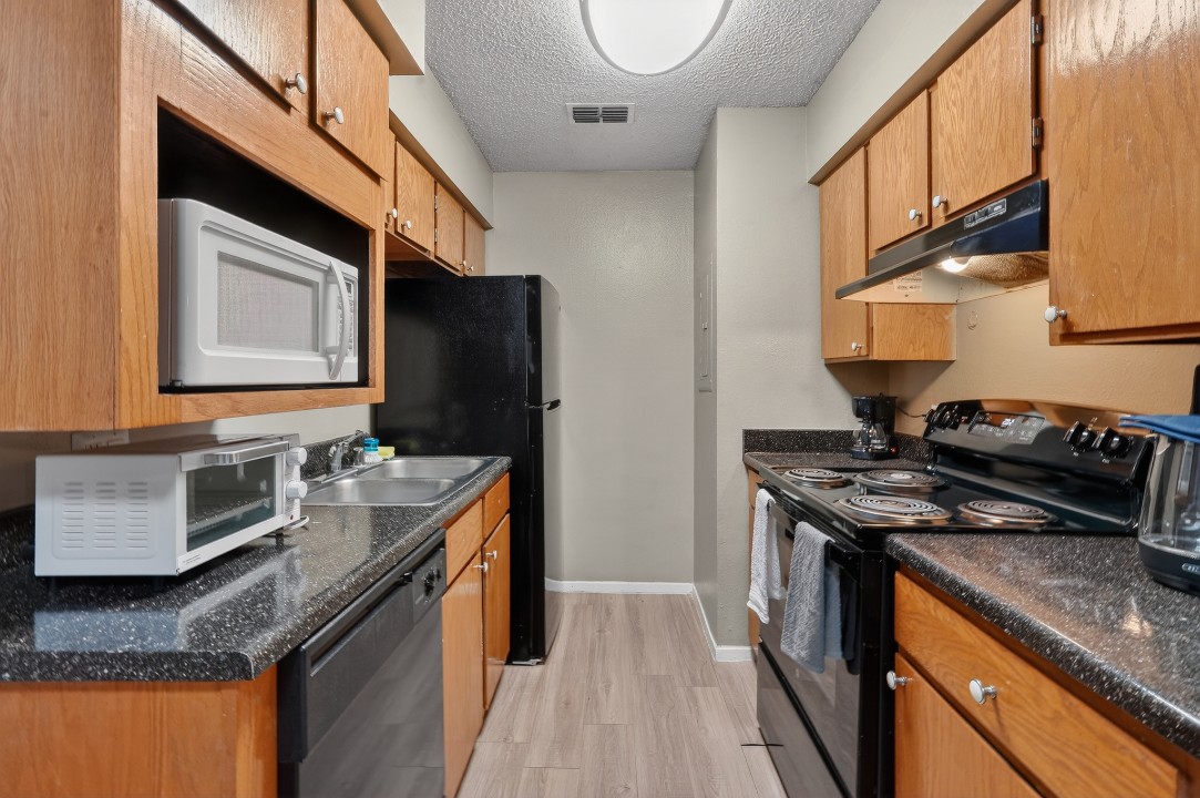 District West · Unit 4 2/2