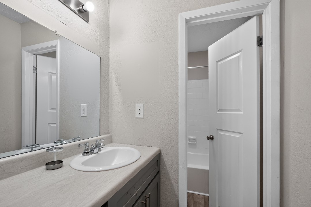 Aspen Woods R-08 · Unit 2/2