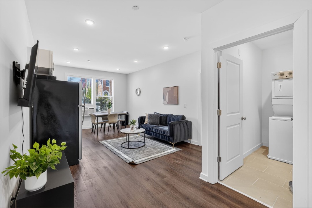 Fairmount Square 1532 - 1A · Unit 1/1