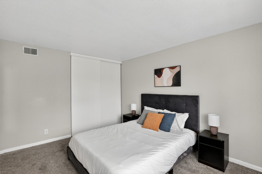 2 Bedrooms · Signature layout