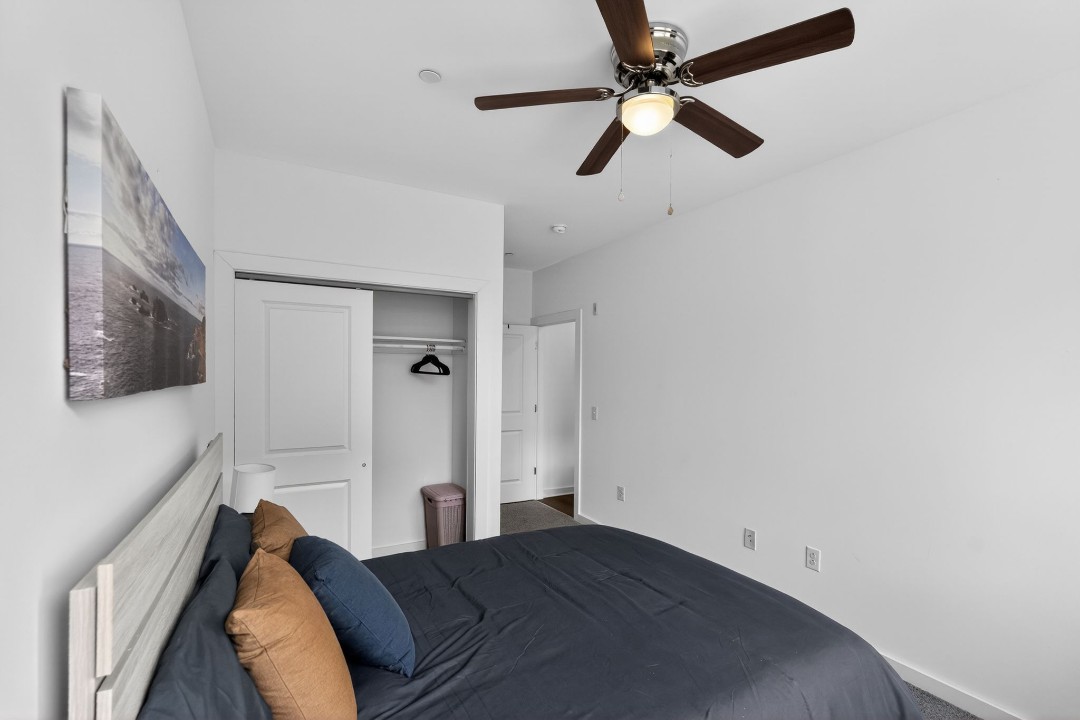 Fairmount Square 1532-2F · Unit 1/1