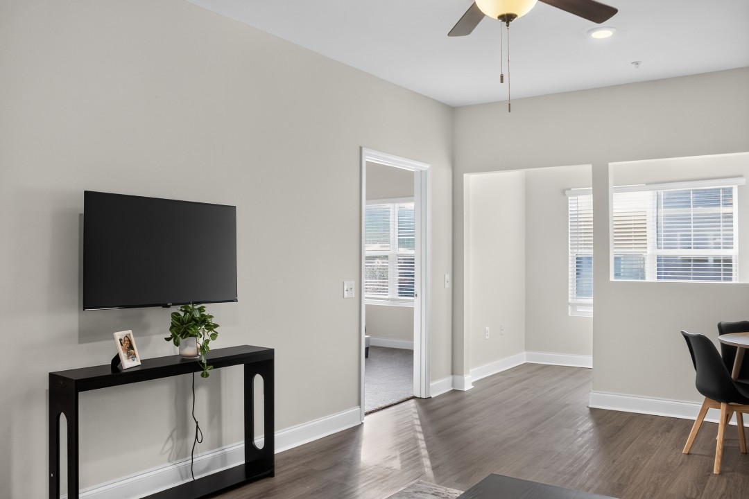 Hickory Grove · Unit 1202 2/2