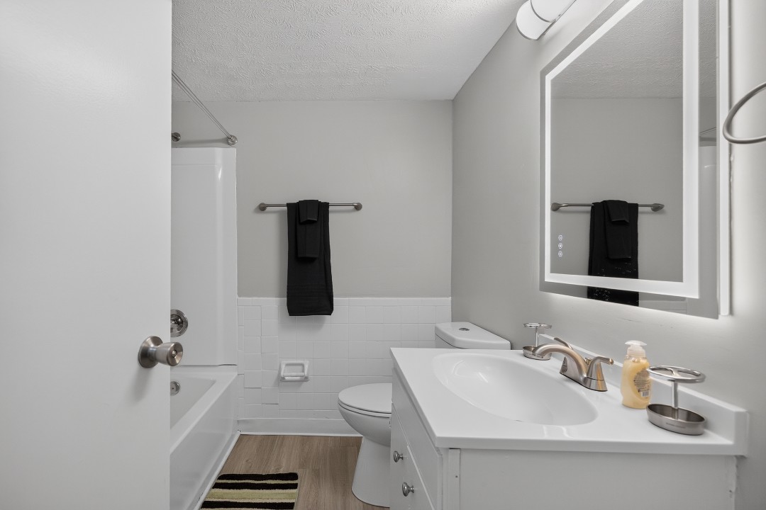 Prime Apartments · Unit 215 2/2