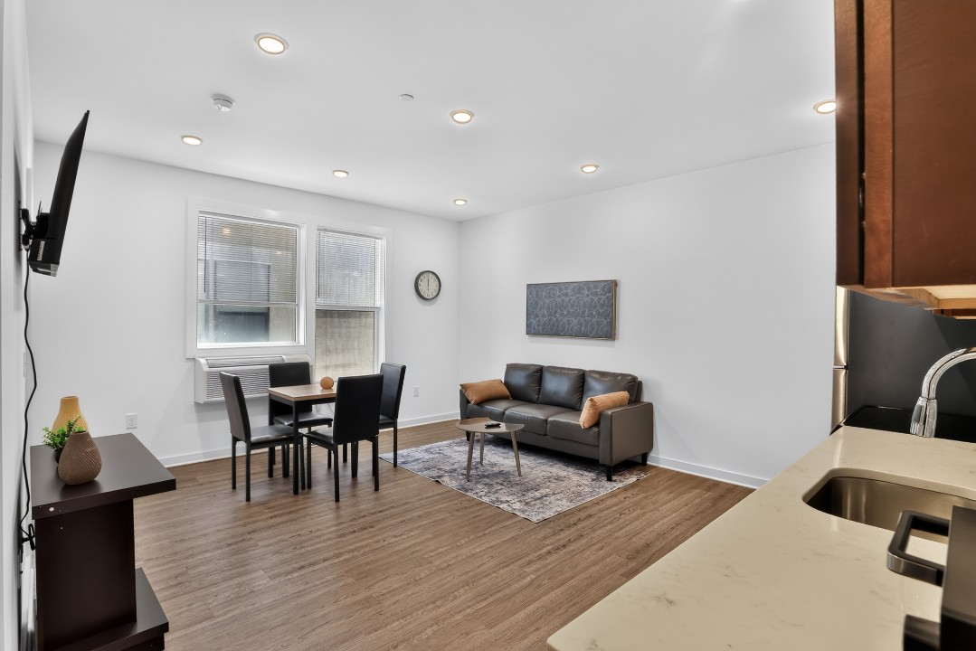 Fairmount Square 1528- 2B · Unit 1/1