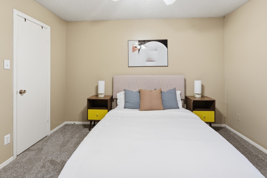 District West · Unit 154 2/2