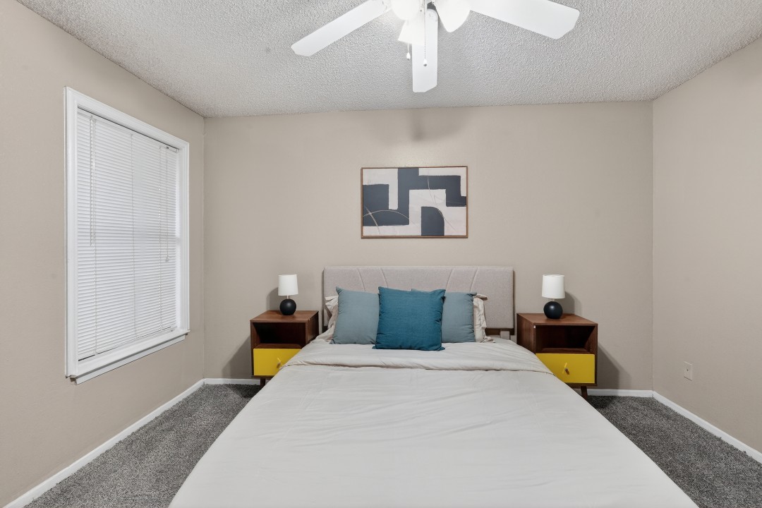 District West · Unit 138 2/2
