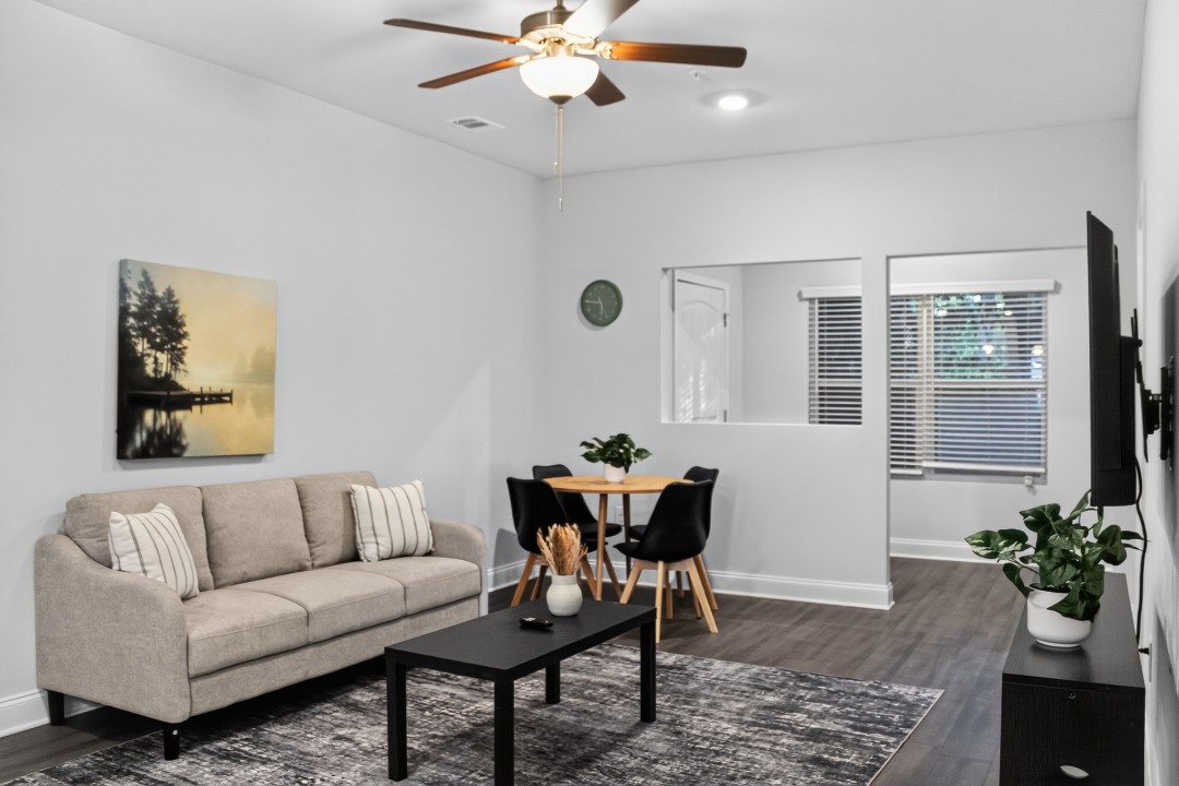 Hickory Grove · Unit 904 2/2