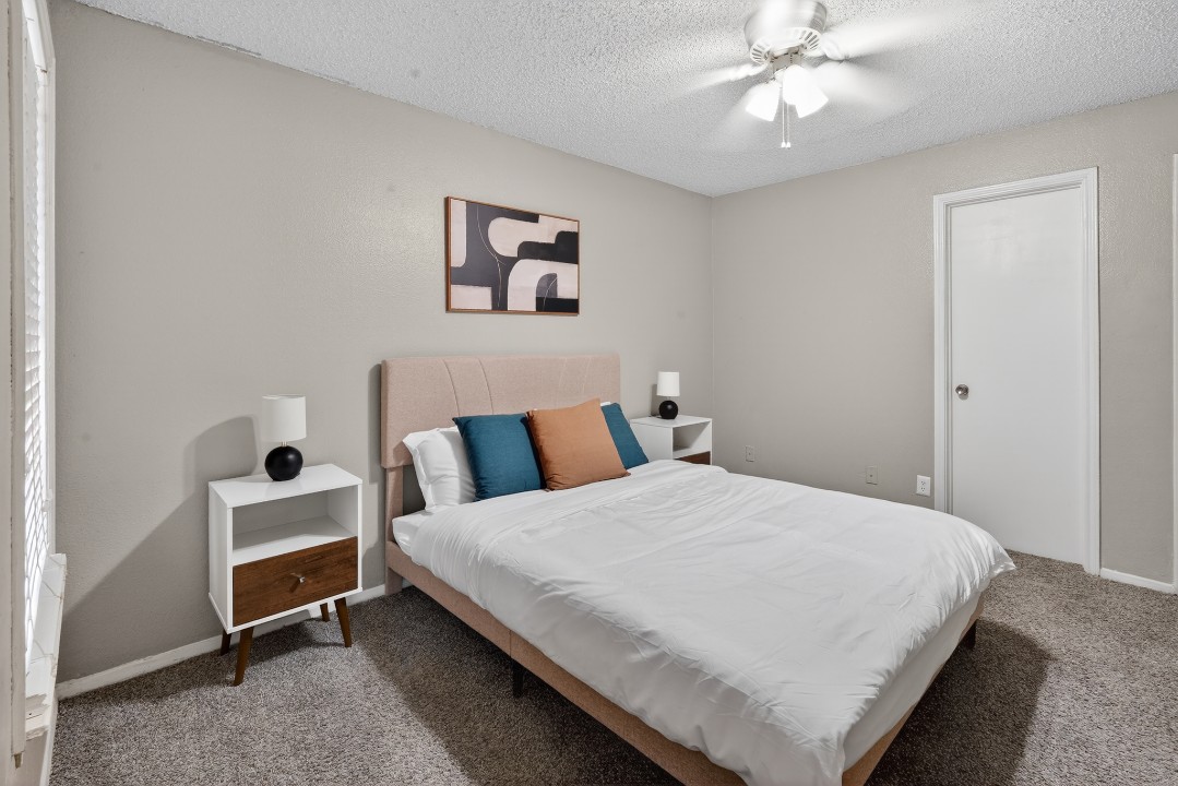 2 Bedrooms · Signature layout