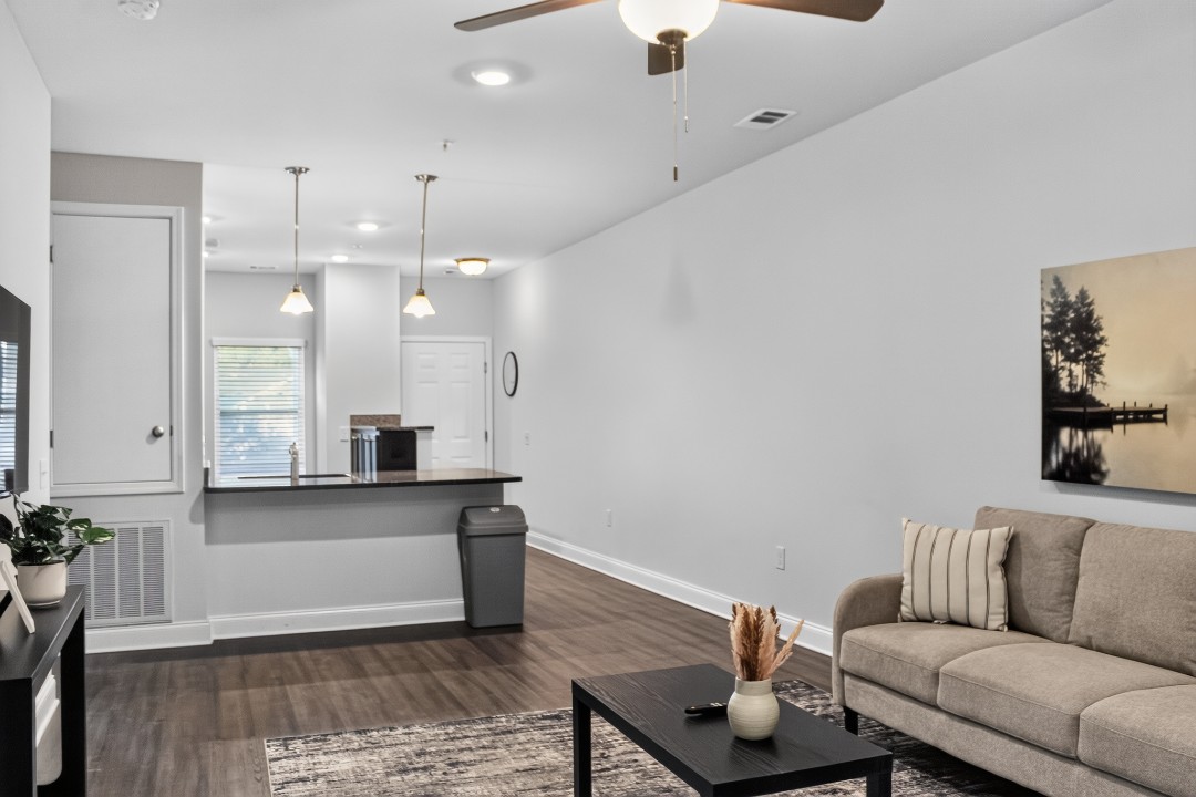 Hickory Grove · Unit 904 2/2