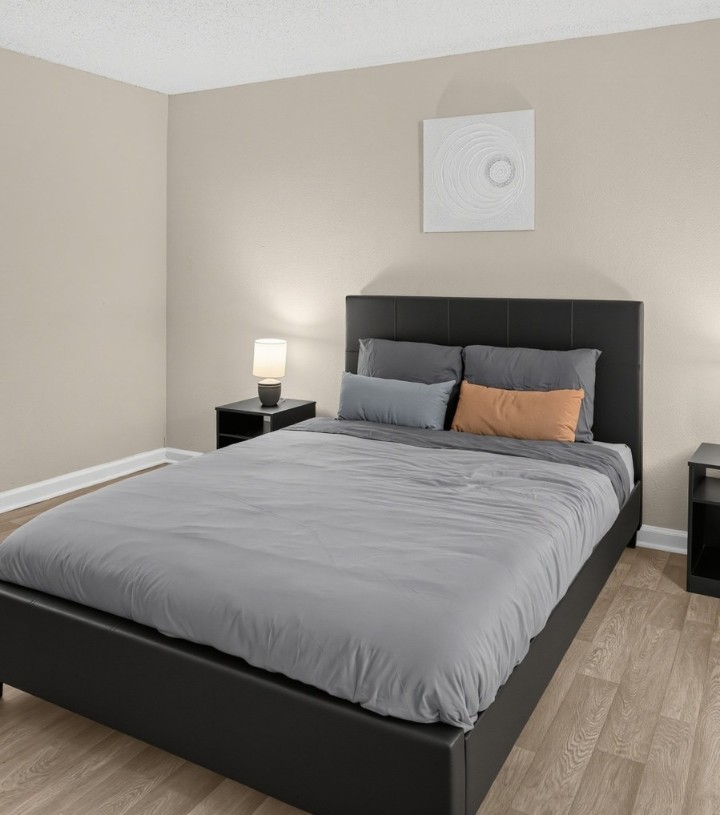 2 Bedrooms · Signature layout