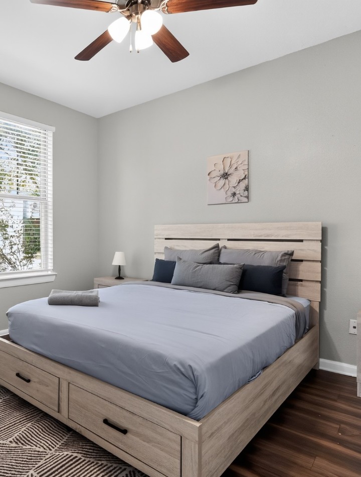 2 Bedrooms · Signature layout
