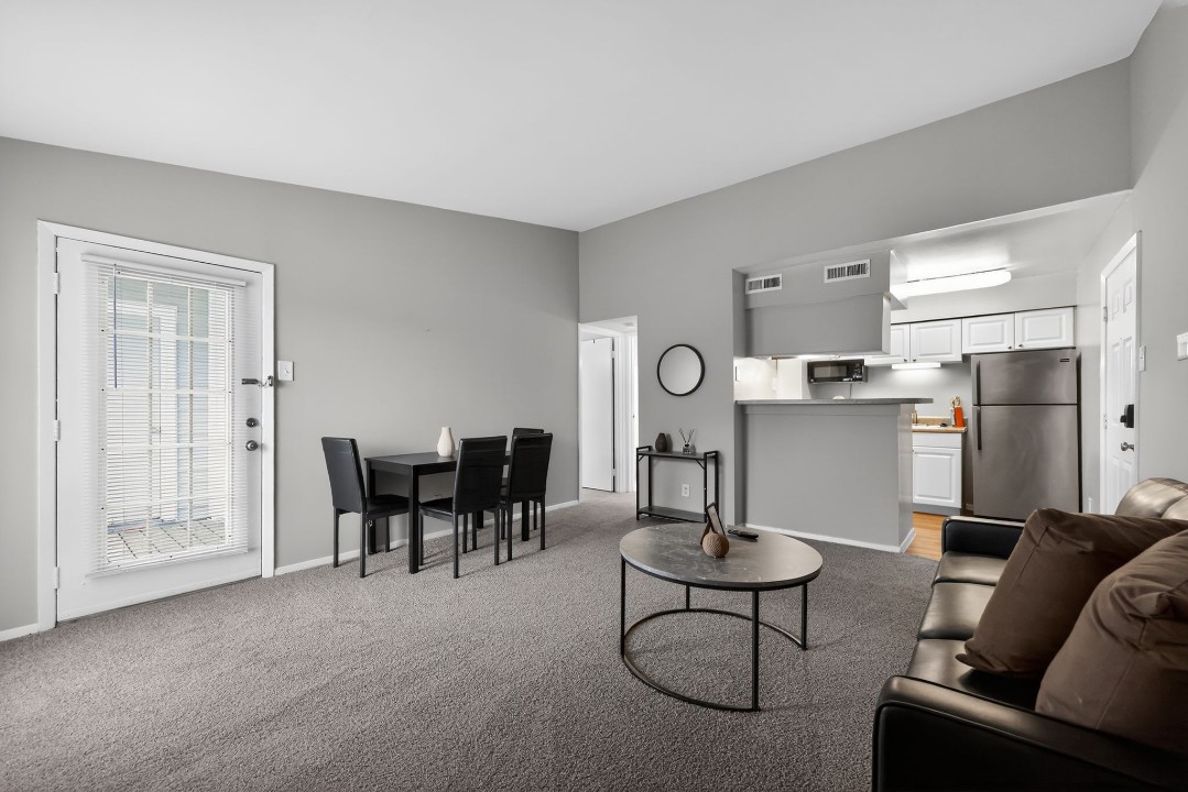 Lincoln Green · Unit 223 1/1