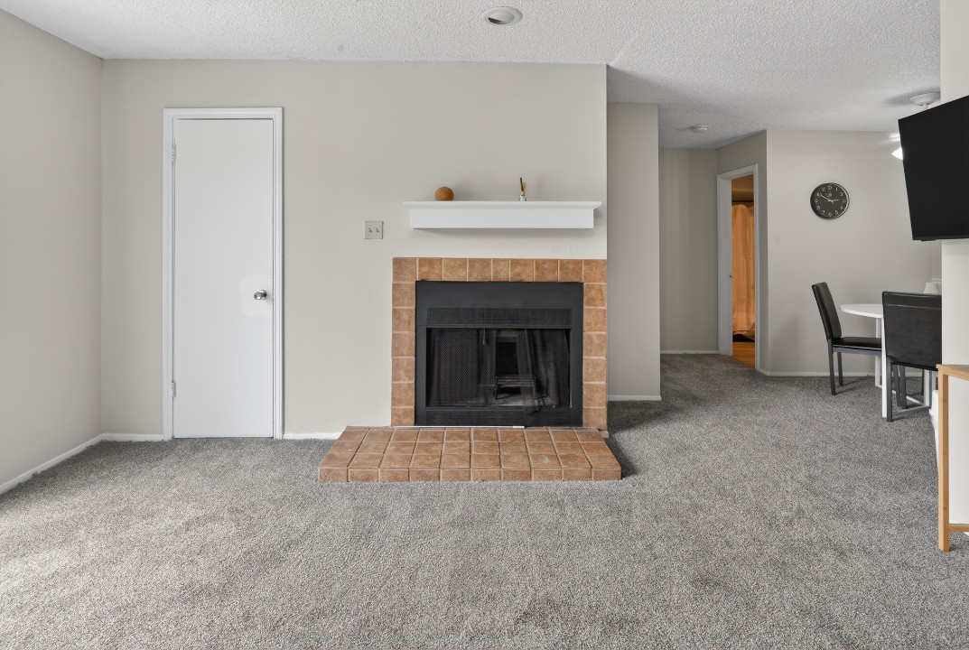 District West · Unit 148 2/2