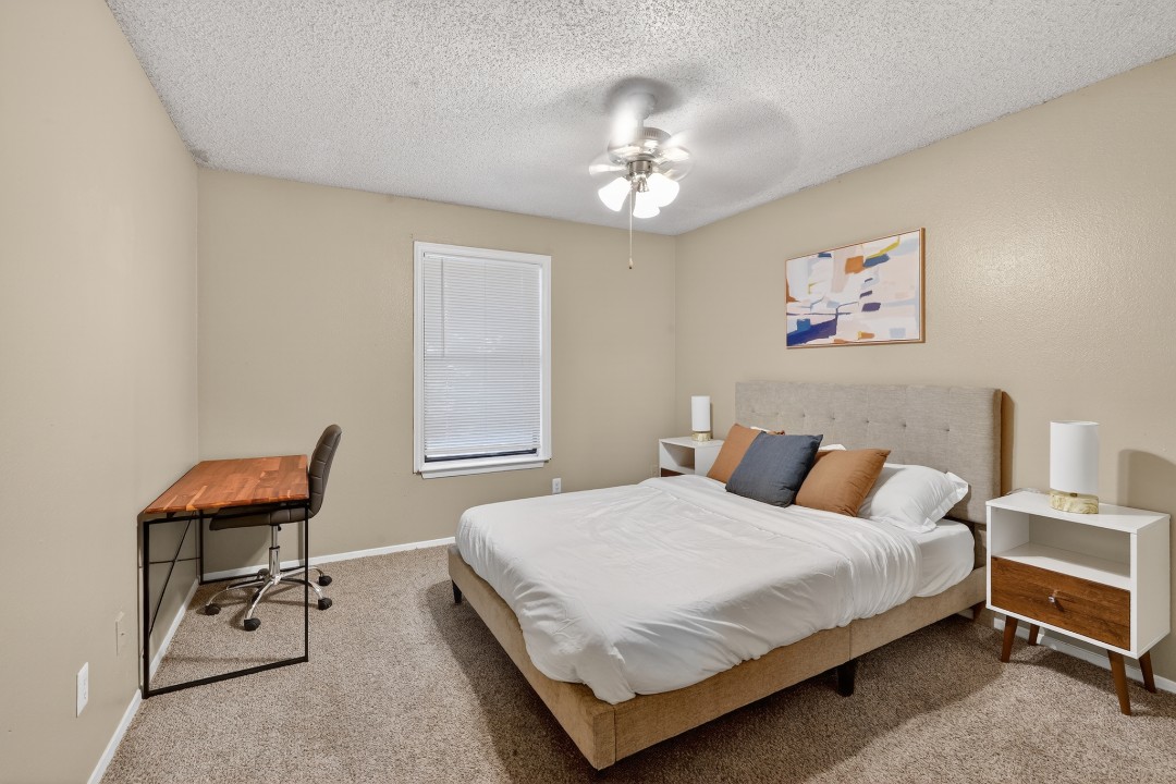 District West · Unit 4 2/2