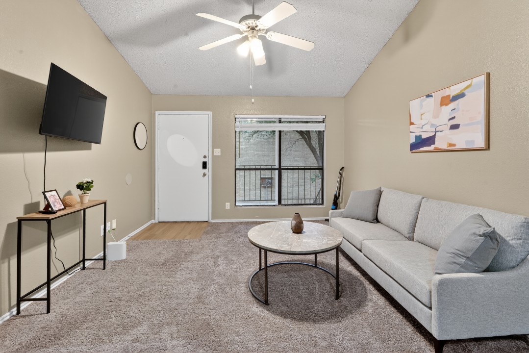 District West · Unit 512 2/1